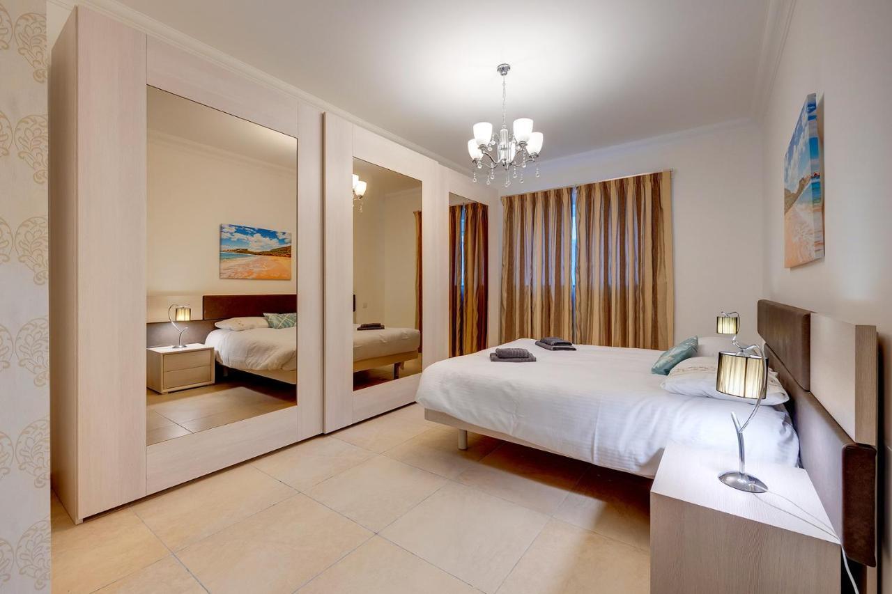 Apartment Seafront Lux Inc Pool, Upmarket Area *