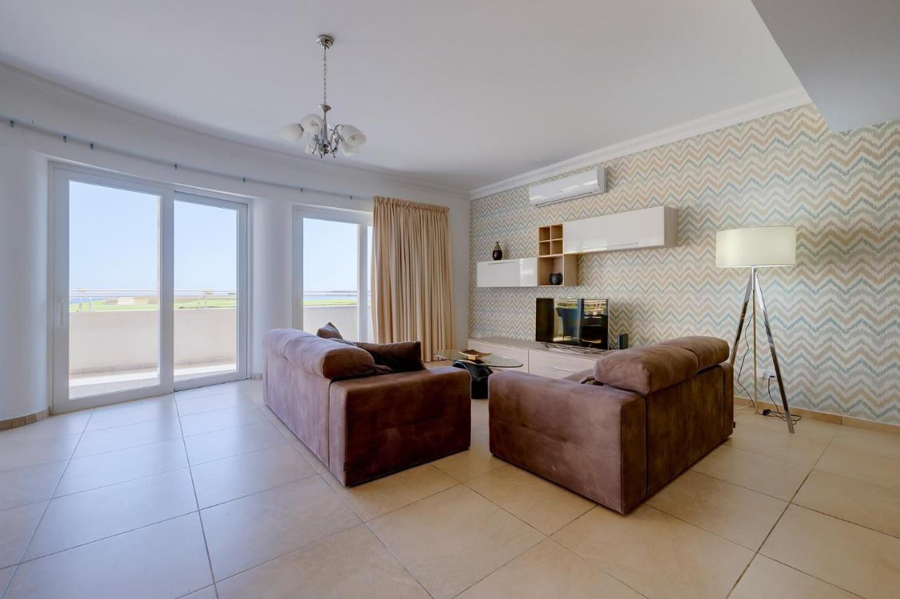 Apartment Seafront Lux Inc Pool, Upmarket Area *