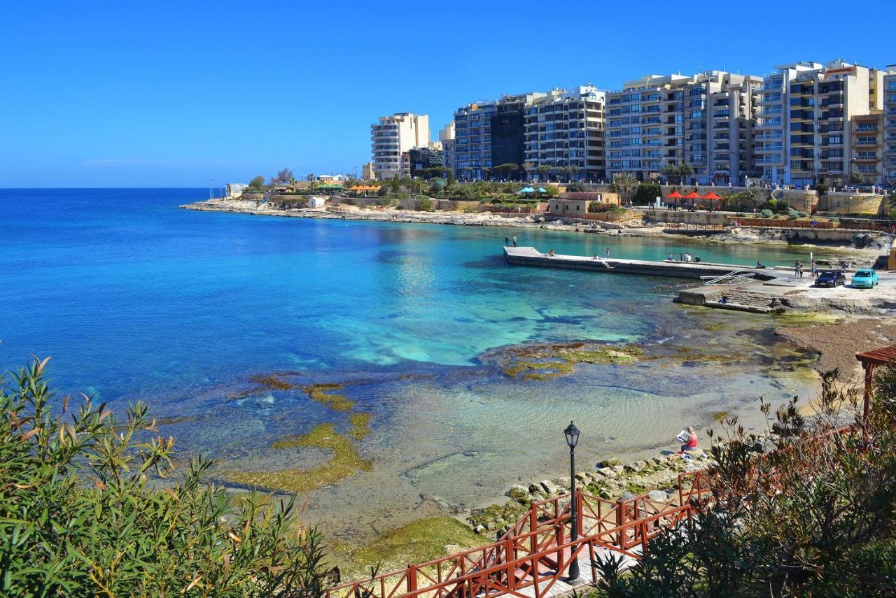 Seafront Lux Inc Pool, Upmarket Area Apartment *