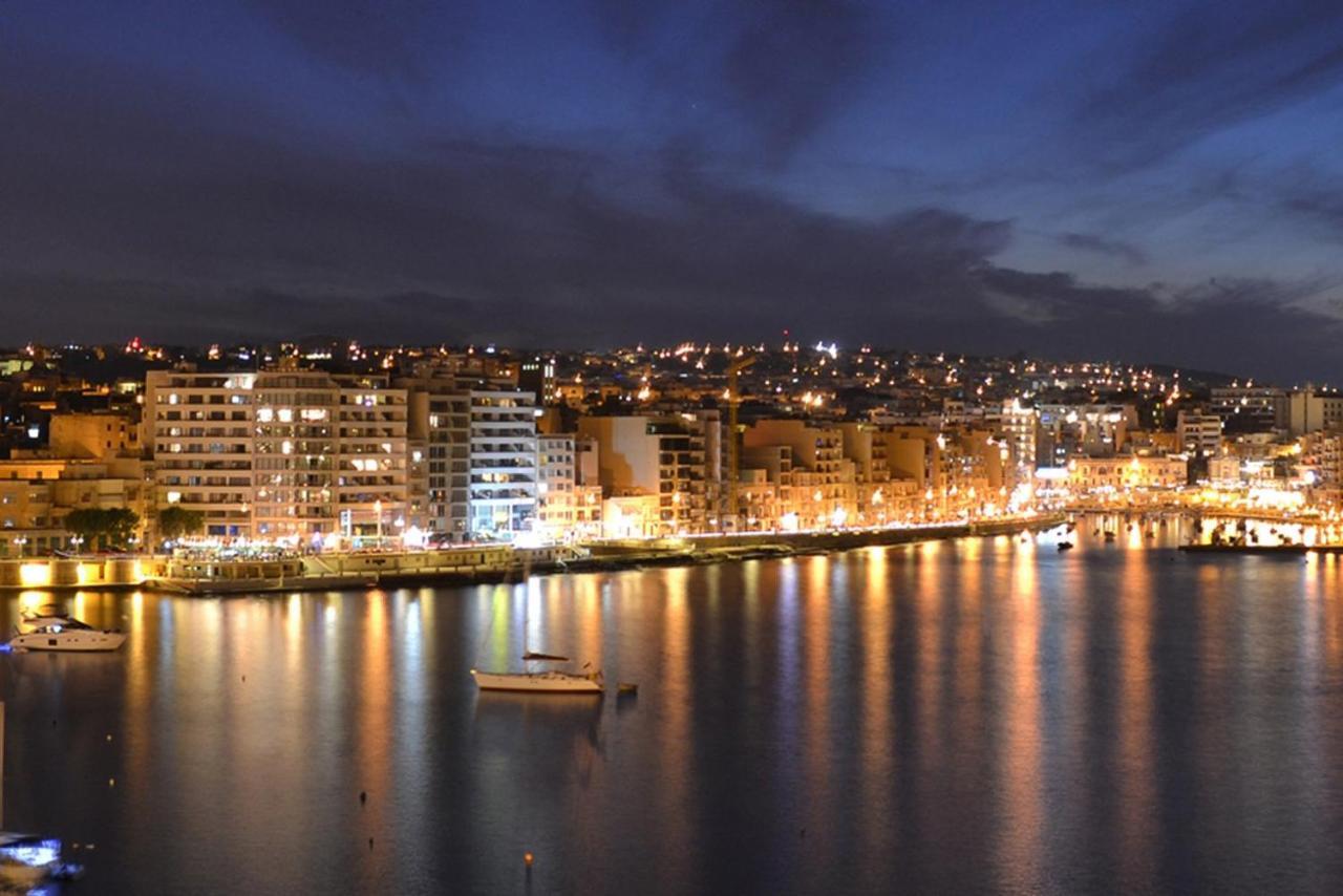 Seafront Lux Inc Pool, Upmarket Area Apartment *