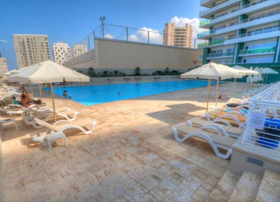 Seafront Lux Inc Pool, Upmarket Area Apartment