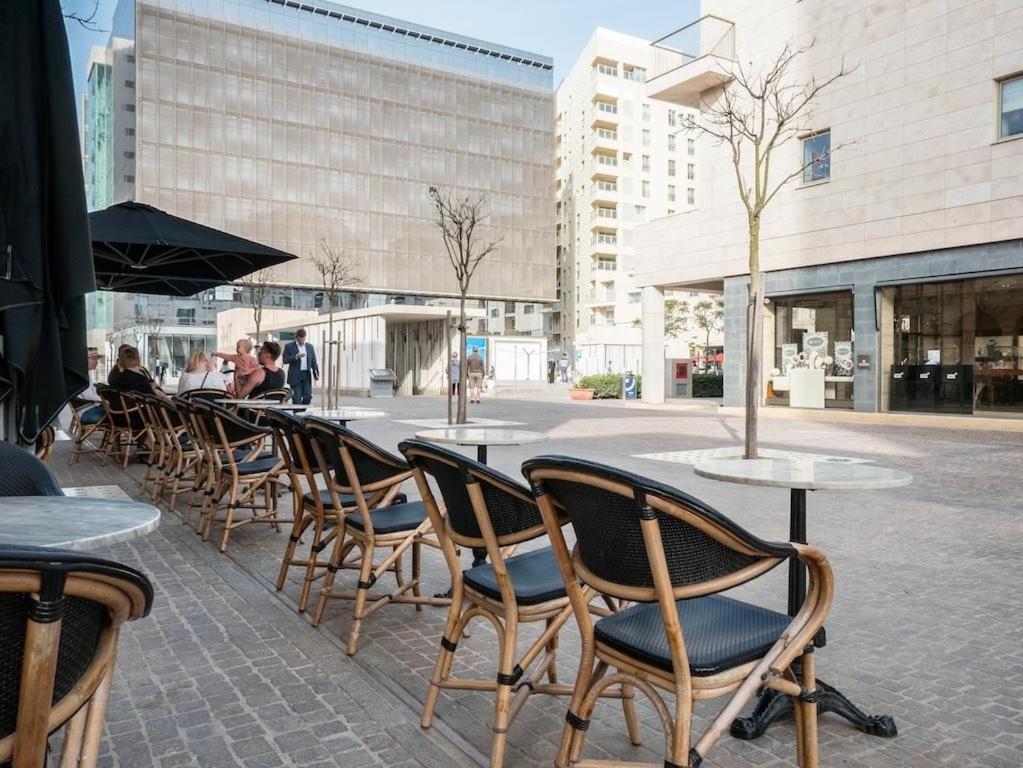Apartment Seafront Lux Inc Pool, Upmarket Area *