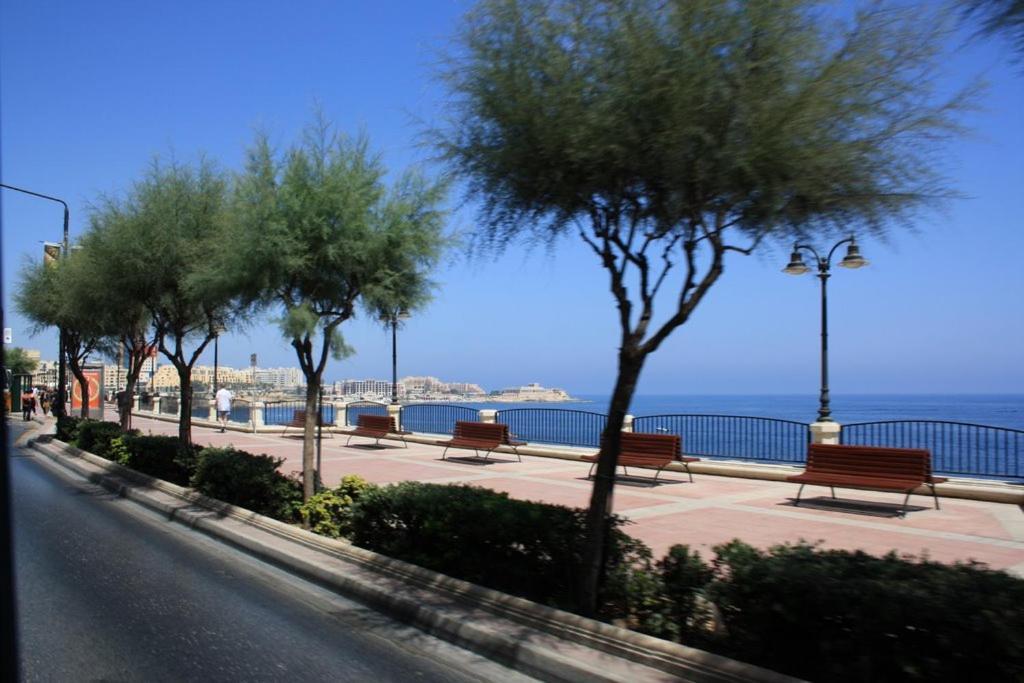 Apartment Seafront Lux Inc Pool, Upmarket Area *