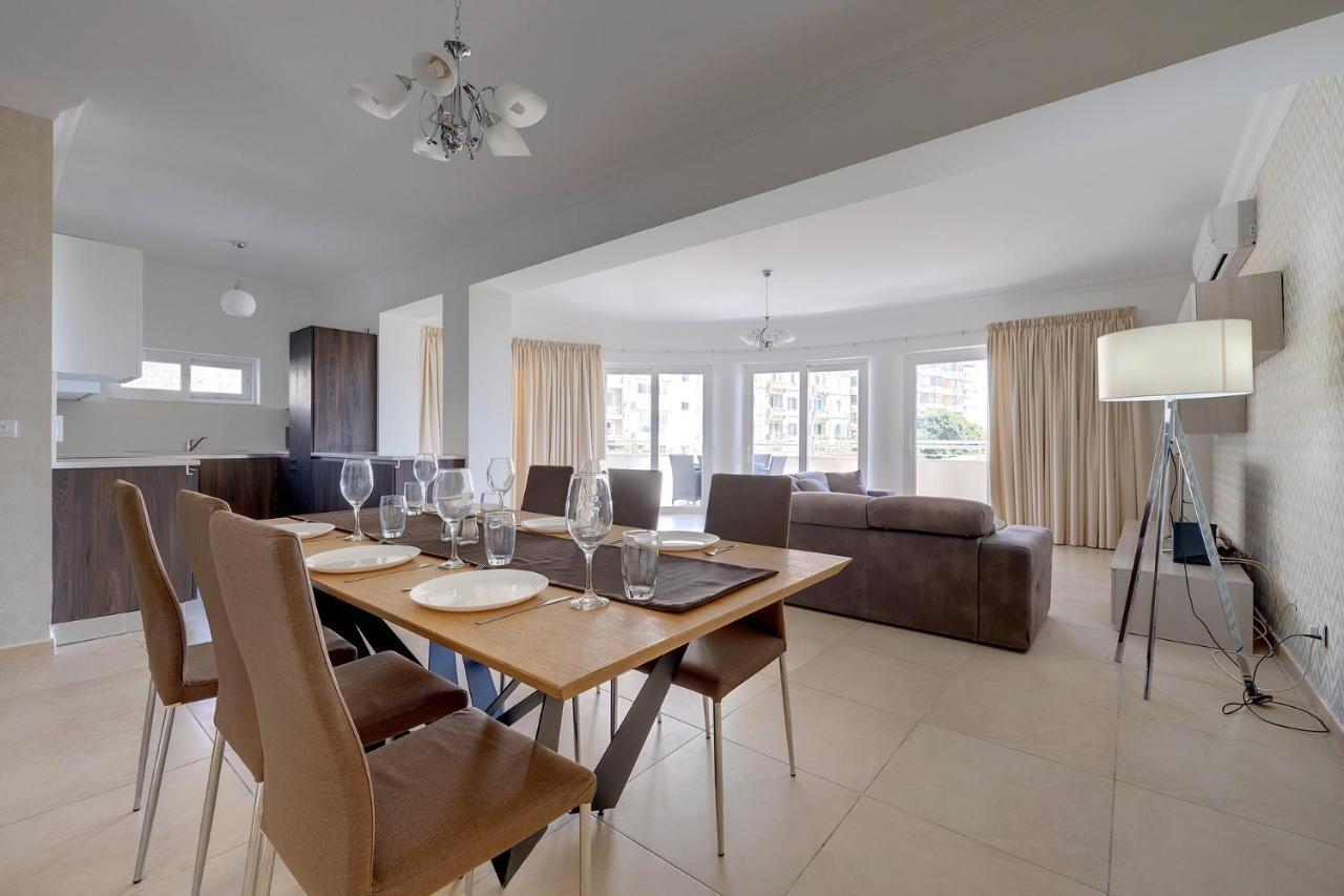 Apartment Seafront Lux Inc Pool, Upmarket Area