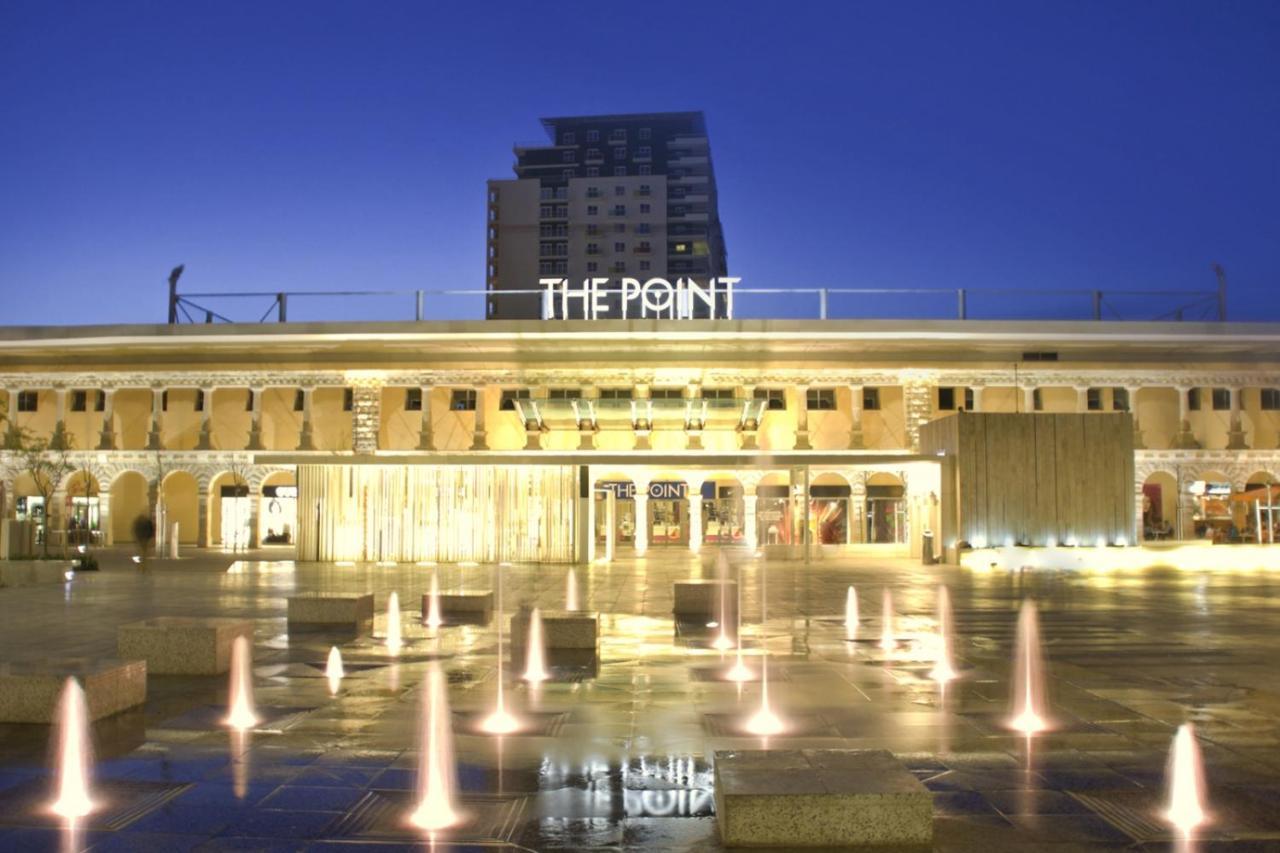 Seafront Lux Inc Pool, Upmarket Area Apartment